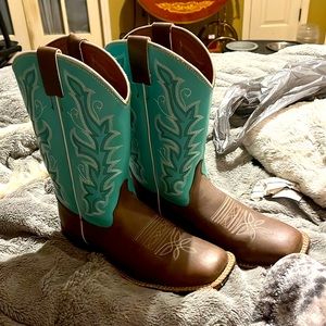 Women’s 4 1/2 D Cowboy Boots, Justin Boot, Real Leather, Teal Accents